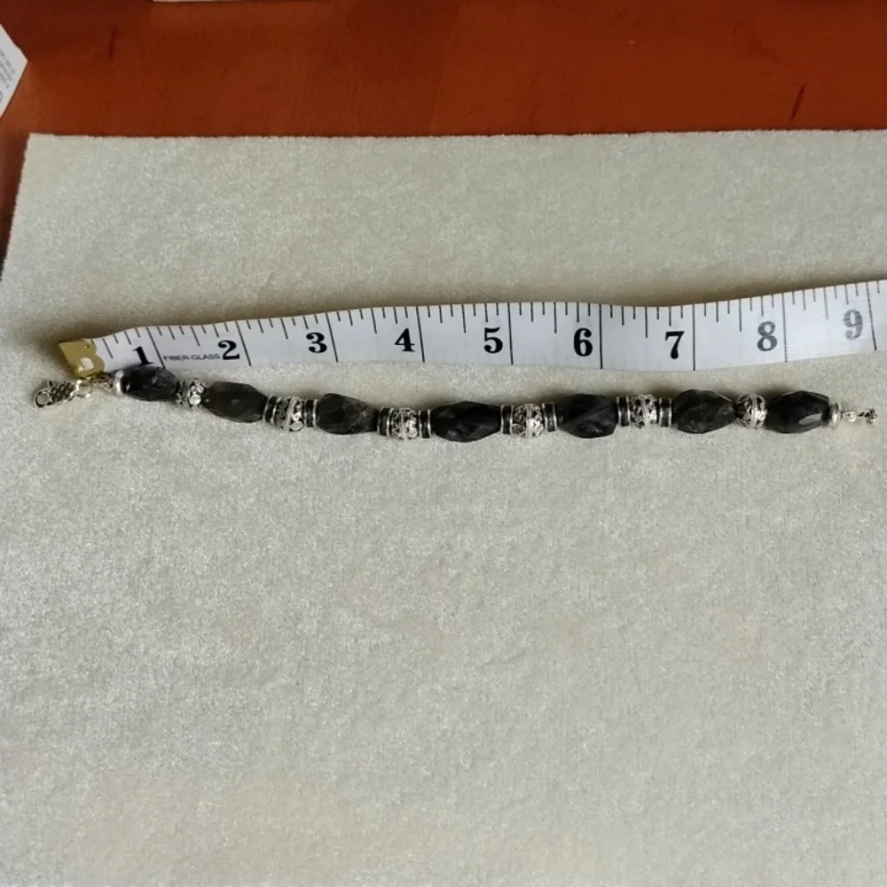 HAND CRAFTED LABRADORITE AND ENAMEL BEADS BRACELET - Picture 7 of 7